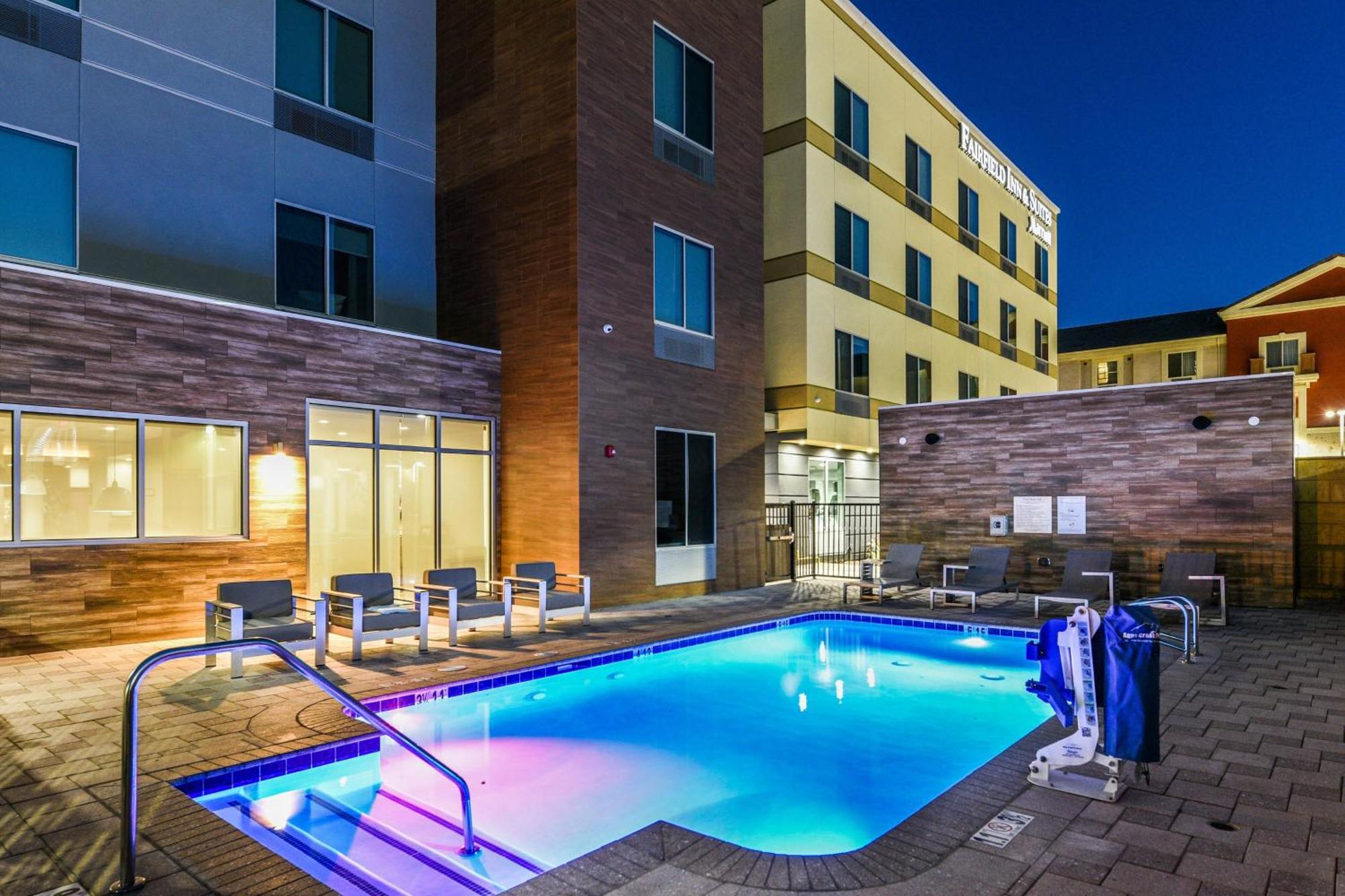 Fairfield Inn & Suites Ontario Rancho Cucamonga Zewnętrze zdjęcie
